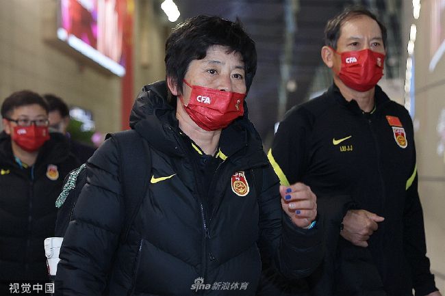 近日，由“高司令”瑞恩·高斯林、“美队”克里斯·埃文斯、安娜·德·阿玛斯等主演的动作犯罪电影《灰色人》发布中字片段